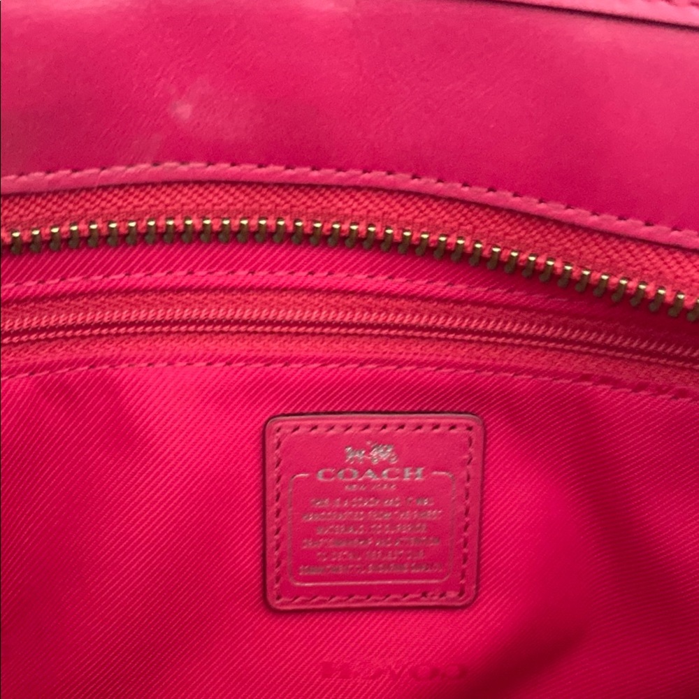 Gorgeous Coach Pink Leather Handbag - Picture 3 of 8